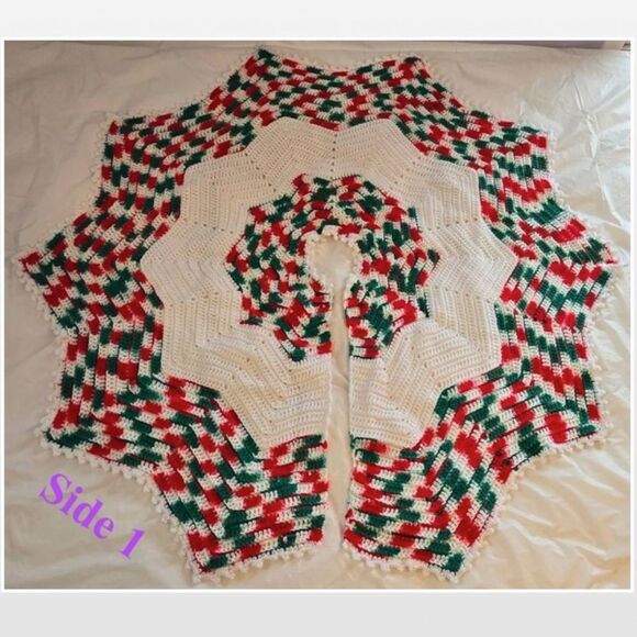 Vintage Christmas Tree Skirt Hand Crochet Snowflake Red Green White Grandma 70s - Picture 5 of 16